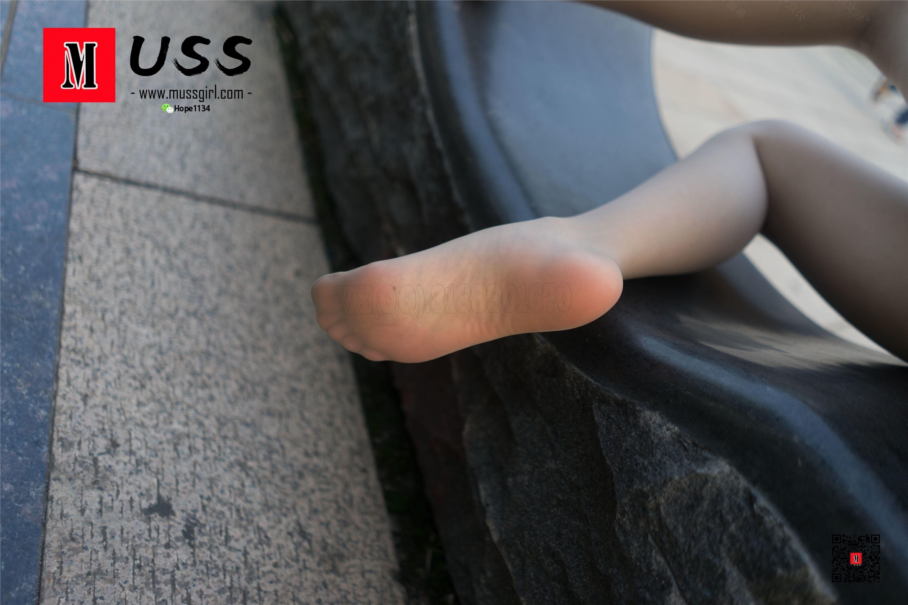 MussGirl慕丝女郎  NO.128 第一次约拍穿丝袜小姐姐